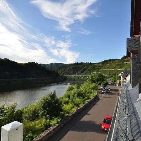 Gaestezimmer Im Weingut Amlinger&sohn 住宿加早餐酒店 Neef