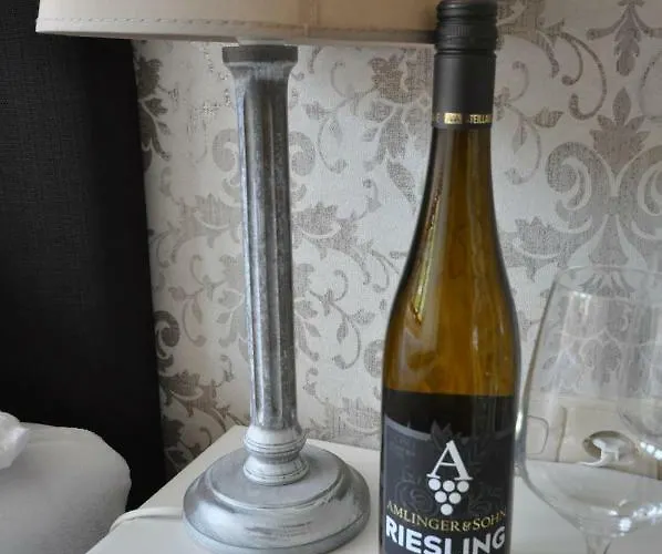 לינה וארוחת בוקר Gaestezimmer Im Weingut Amlinger&sohn Neef